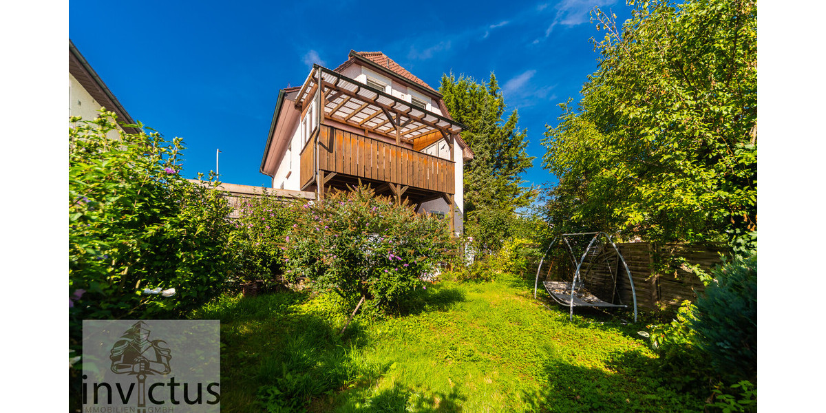 Dreifamilienhaus mit großem Garten, Terrasse u. Loggia! Wohnen und Vermieten unter einem Dach. 8 zimmer