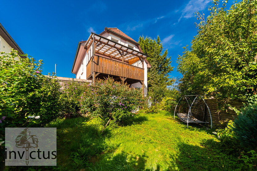 Dreifamilienhaus mit großem Garten, Terrasse u. Loggia! Wohnen und Vermieten unter einem Dach. 8 zimmer