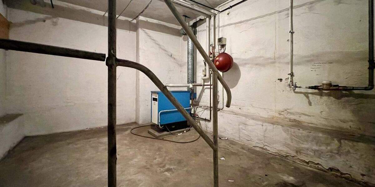 Gewerbeeinheit mit vielseitiger Nutzungsmöglichkeit - vermietete Teilfläche und großzügige Lagerflächen 4 zimmer