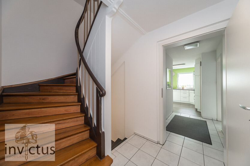 Ein Haus, das mehr kann: Wohnen, Arbeiten & Wohlfühlen – mit Garten, Innenhof und Parkmöglichkeiten. 13 zimmer