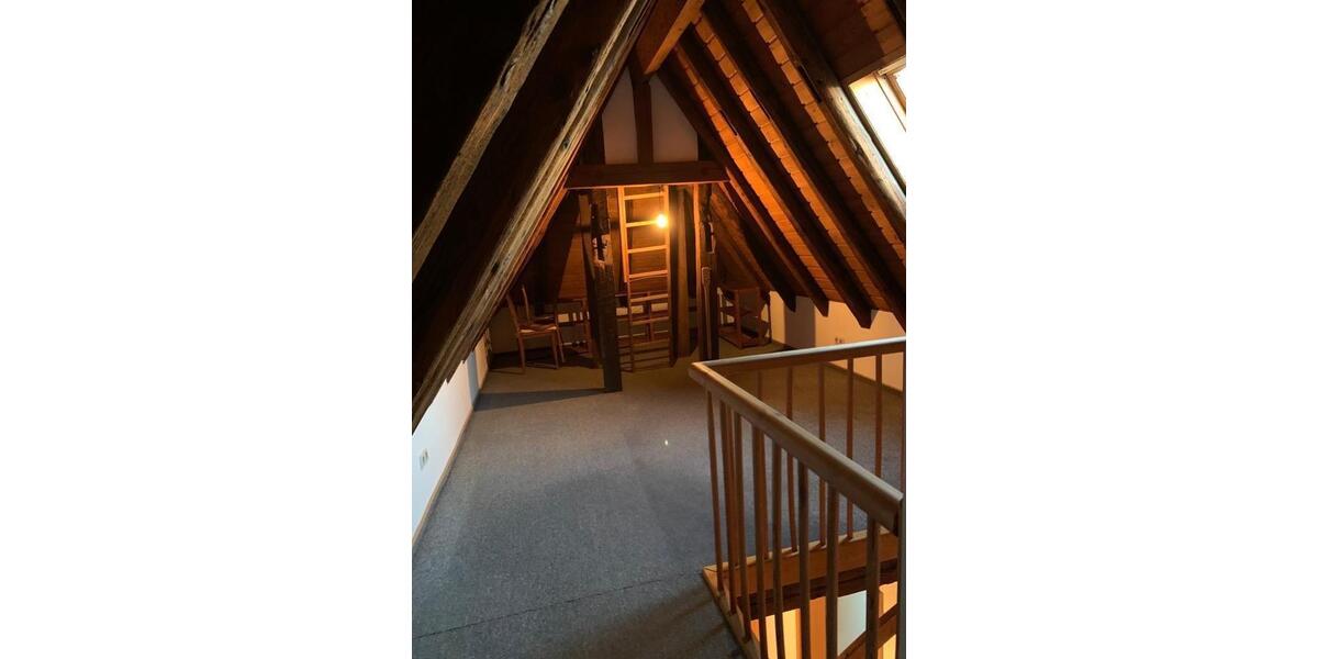 Dachgeschoßwohnung Ludwigsburg Hoheneck - 2.5 Zimmer, 70 m&sup2;, 225.000&euro; | Angebot:26844883
