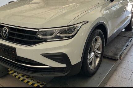 VW Tiguan 49.000 km 28.895 &euro; Öhringen 74613