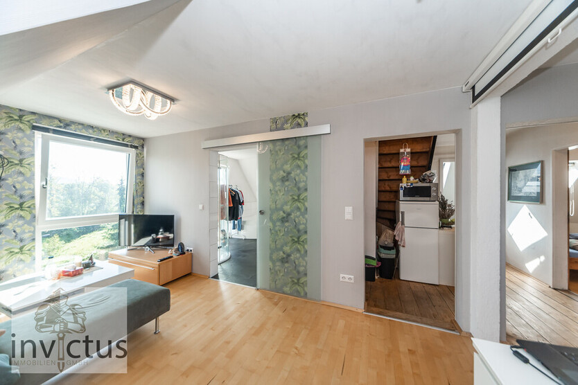 Dreifamilienhaus mit großem Garten, Terrasse u. Loggia! Wohnen und Vermieten unter einem Dach. 8 zimmer