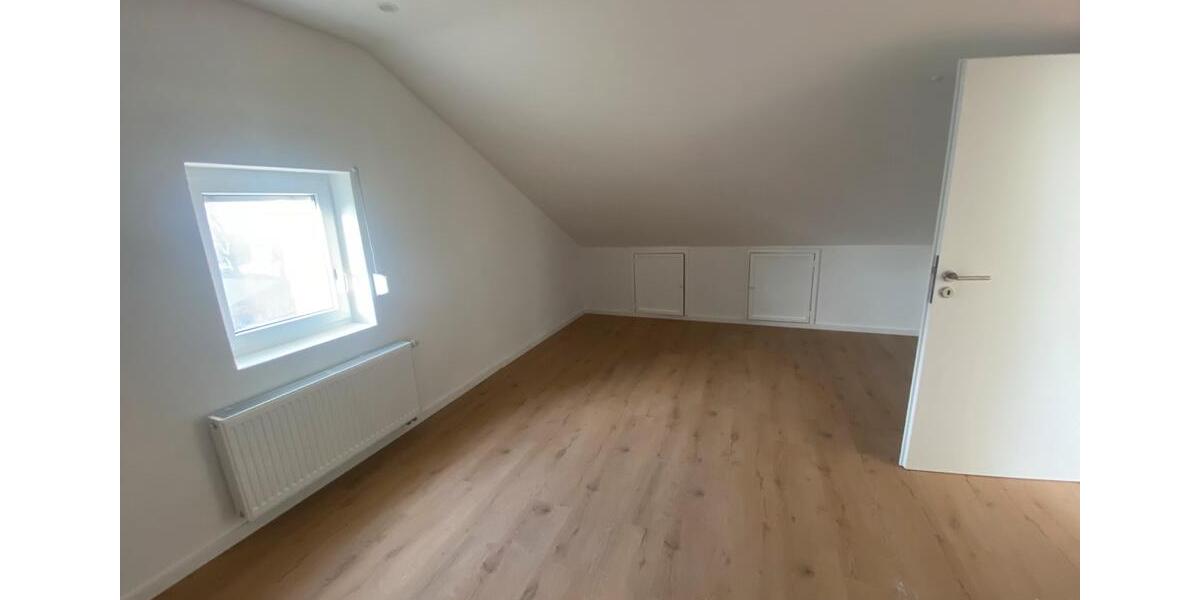 Dachgeschoßwohnung Heilbronn Horkheim - 3 Zimmer, 100 m&sup2;, 1.300&euro; | Angebot:26547367