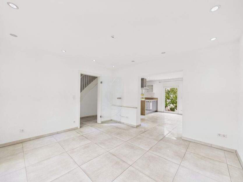 Ruhig gelegene familienfeundliche DHH im Herzen von Heilbronn mit Garage und kleinem Gärtchen 6 zimmer