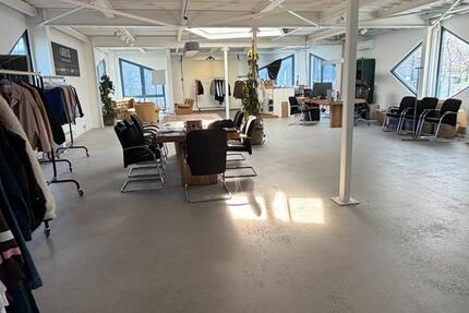 Große, flexible Büro- & Praxis-Fläche für StBKanzleiWerbeagenturÄrztePhysio! Sehr gute Lage. zimmer