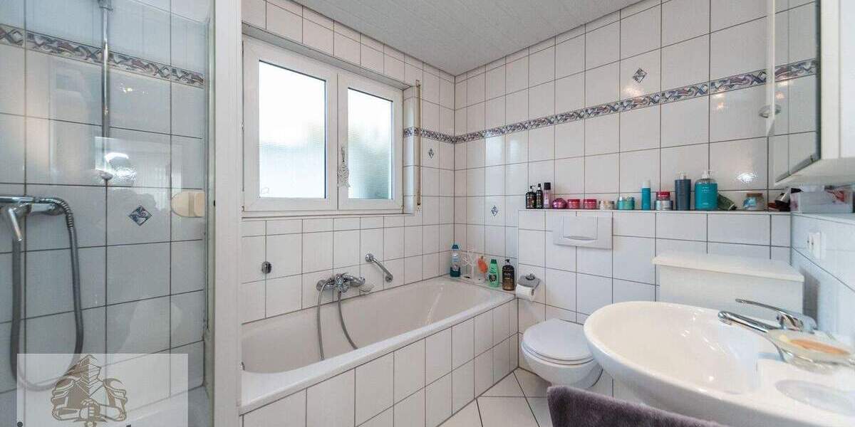 Zentrale Lage trifft coole und stilvolle 3-Zim.-Whg. mit Sonnenbalkon und TG-Stellpl. in HNBiberach 3 zimmer