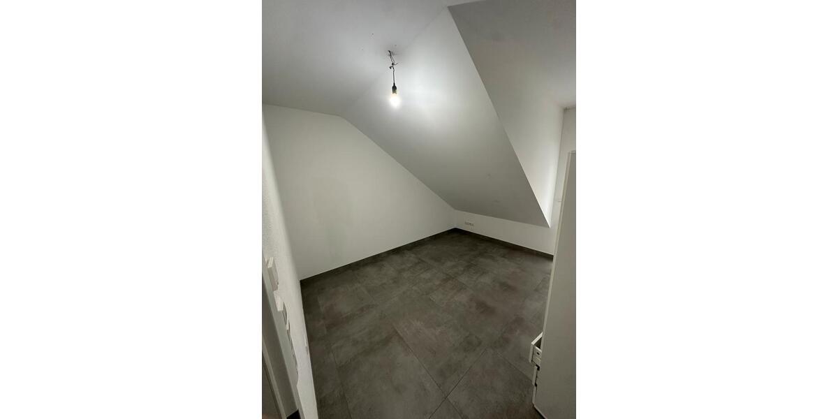 Dachgeschoßwohnung Heilbronn Frankenbach - 3 Zimmer, 70 m&sup2;, 1.050&euro; | Angebot:25047387