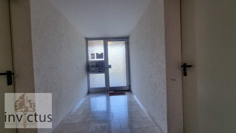2,5 Zimmer mit Balkon-Weitblick und eigener Garage