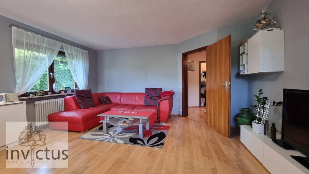 2,5 Zimmer mit Balkon-Weitblick und eigener Garage