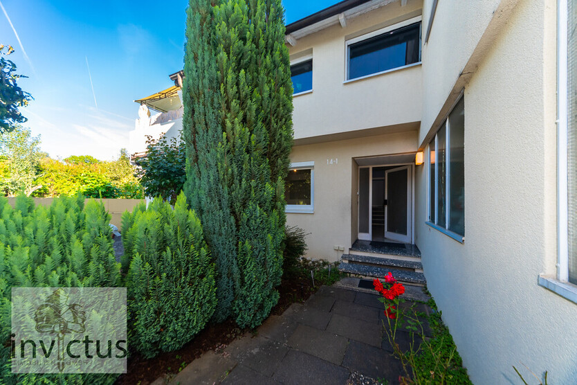 Ein Haus, das mehr kann: Wohnen, Arbeiten & Wohlfühlen – mit Garten, Innenhof und Parkmöglichkeiten. 13 zimmer