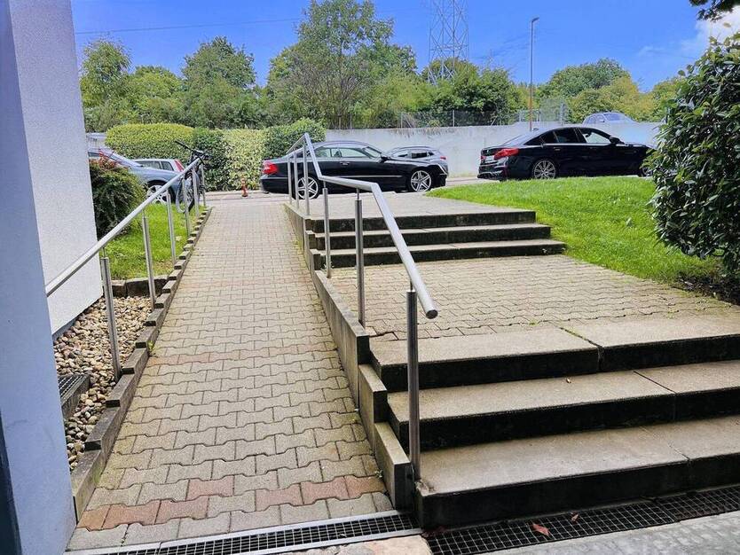 Helle 4,5 Zimmer-Wohnung mit Balkon, Aufzug und Tiefgaragenstellplatz in ruhiger Lage von Ludwigsburg