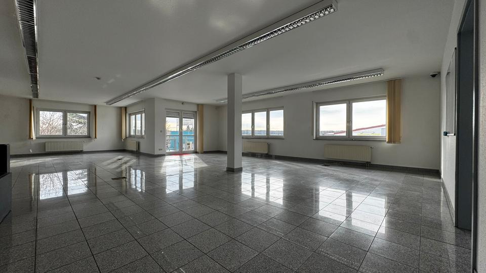 240m² Bürofläche auf einer Büroetage im modernen Bürogebäude, nähe Autobahn im Gewerbegebiet zimmer