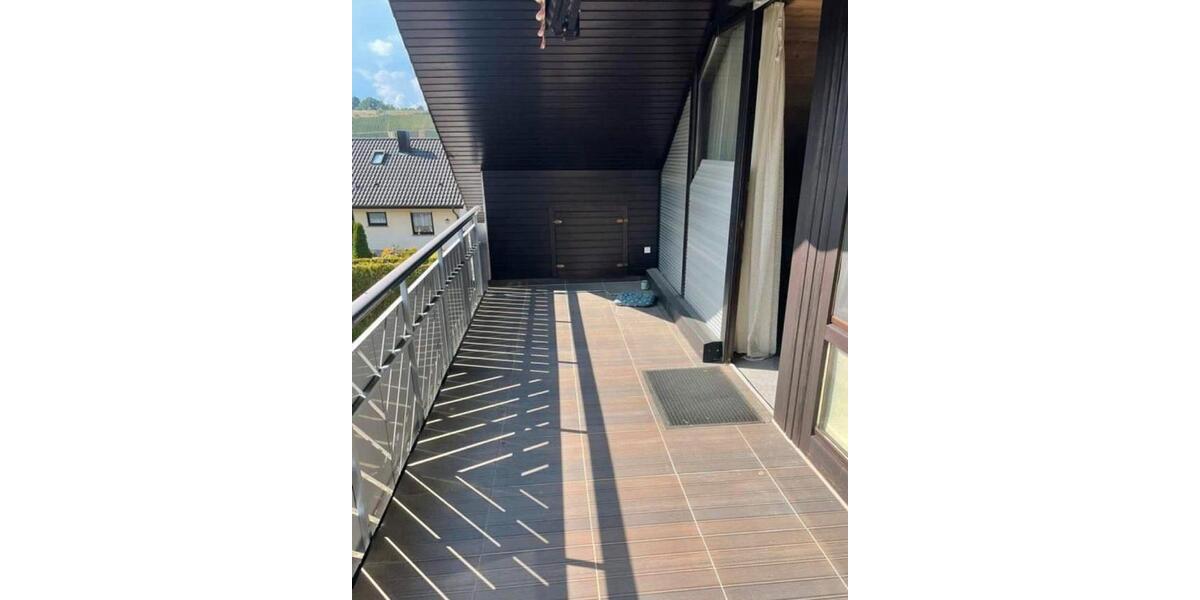 Möblierte 80 m² Dachwohnung mit Balkon – Kaltmiete 850 € 3 zimmer