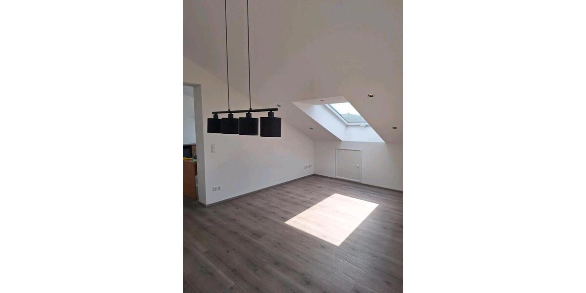 Dachgeschoßwohnung Oedheim - 4 Zimmer, 105 m&sup2;, 1.450&euro; | Angebot:26581385